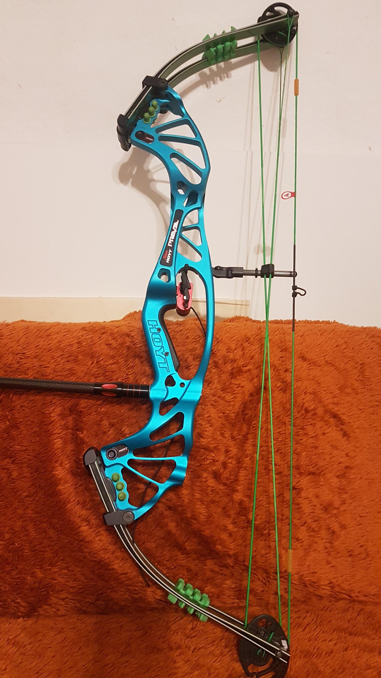 Hoyt Prevail